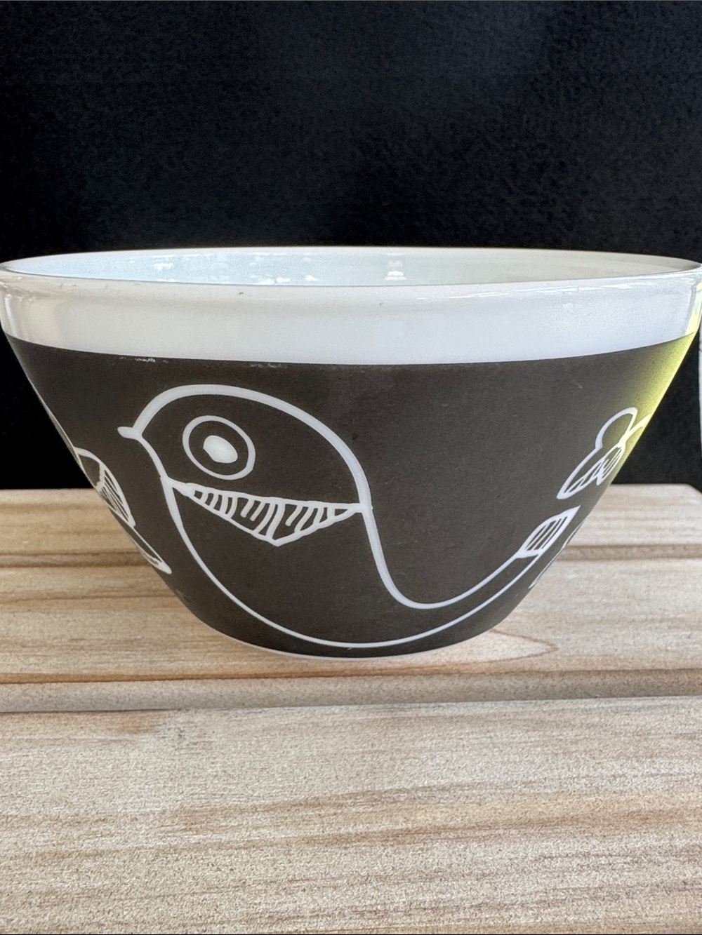 Pyrex Vintage Charm Birds of a Feather 3 cup bowl Charcoal/White 0.7L